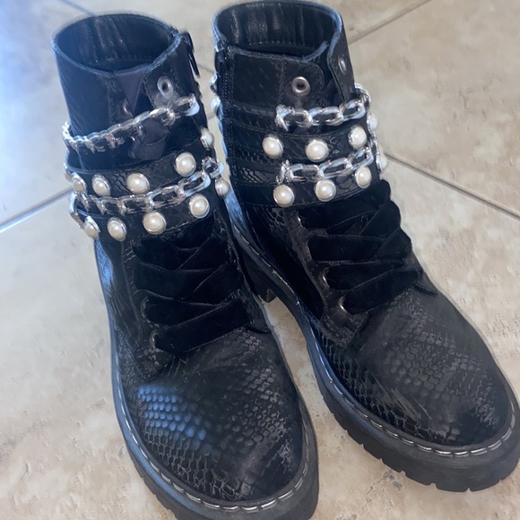 WOMENS COMBAT BOOT SUGAR 7.5 MOTO FASHION PEARL SNAKE SHINE - Picture 3 of 6